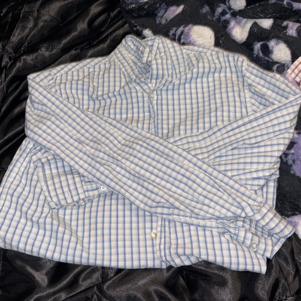 Men’s Urban Pipeline casual button down. Size Medium.